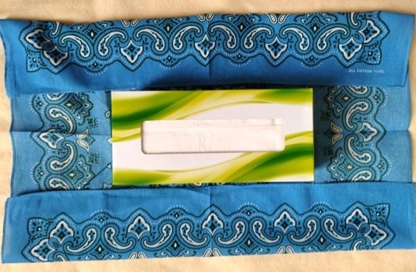 バンダナの上下を折る