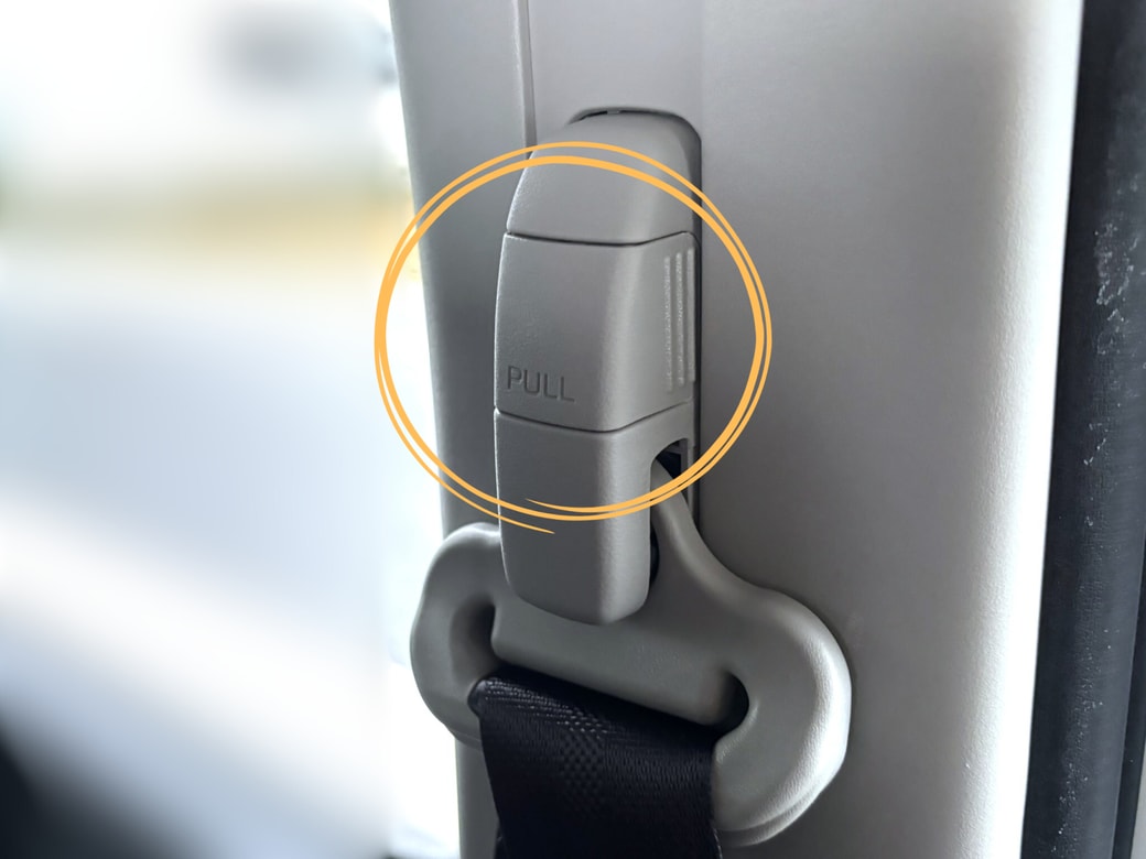 正式名称は「アジャスタブルショルダーベルトアンカー」