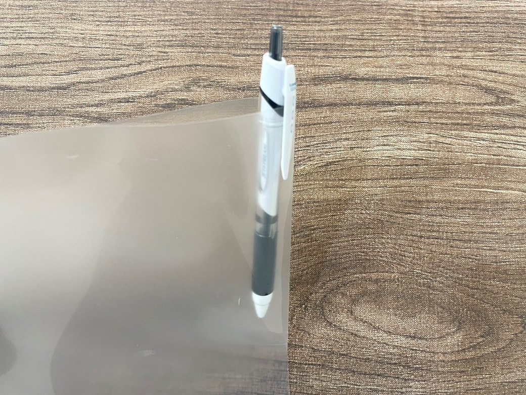 ファイルにペンを挟む