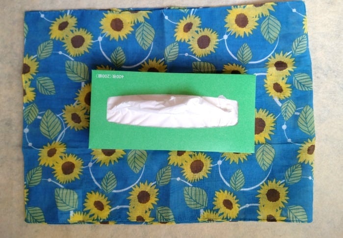 ティッシュを中央に置く