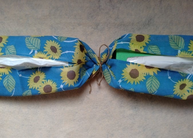 両側にティッシュをセットする