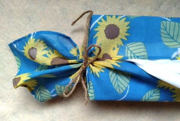 左側を蝶結びして固定する