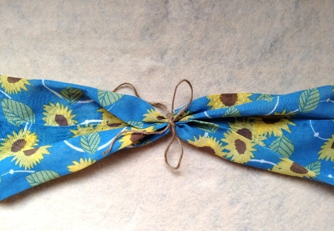 中心で蝶結びする