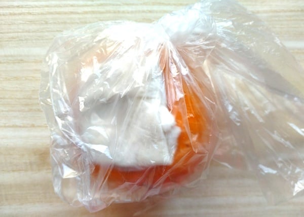 ポリ袋に入れる