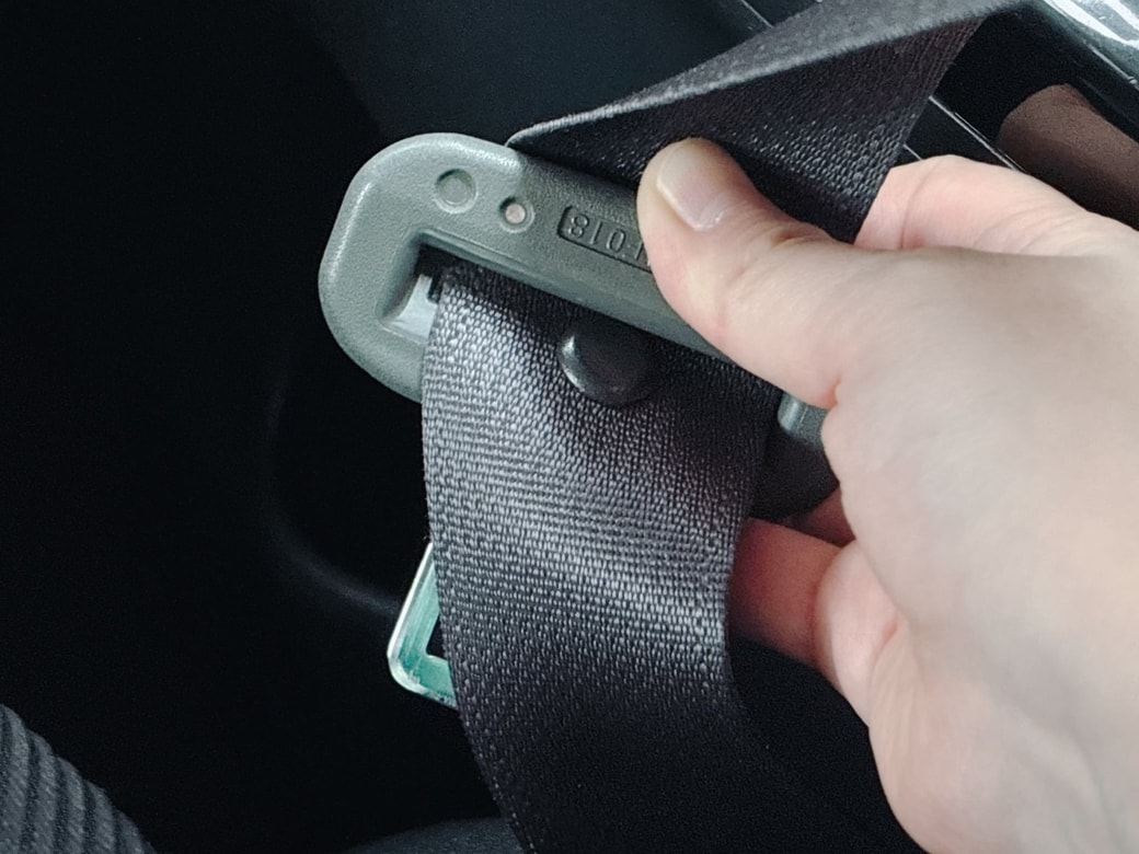 バックルが落ちるのを防ぐストッパーの役割がある