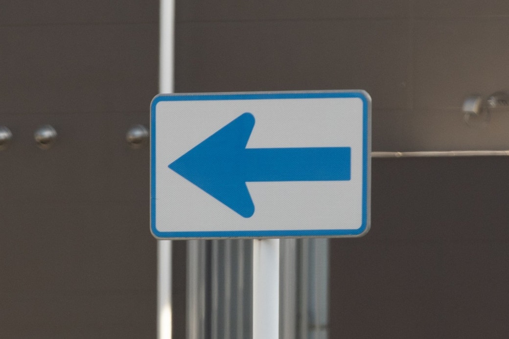 一方通行に似ている「左折可」の標識