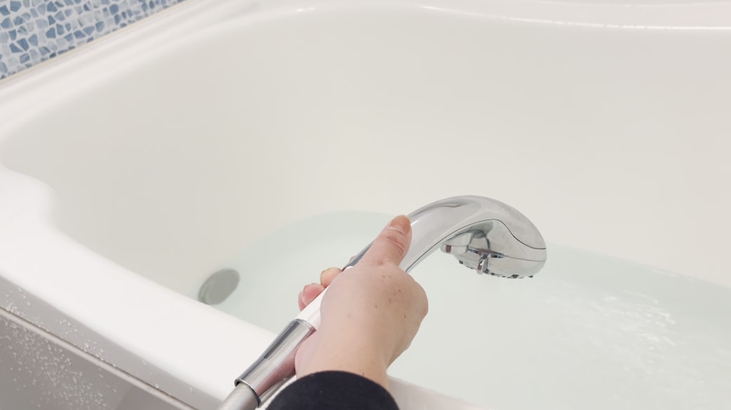 シャワーで水をためる