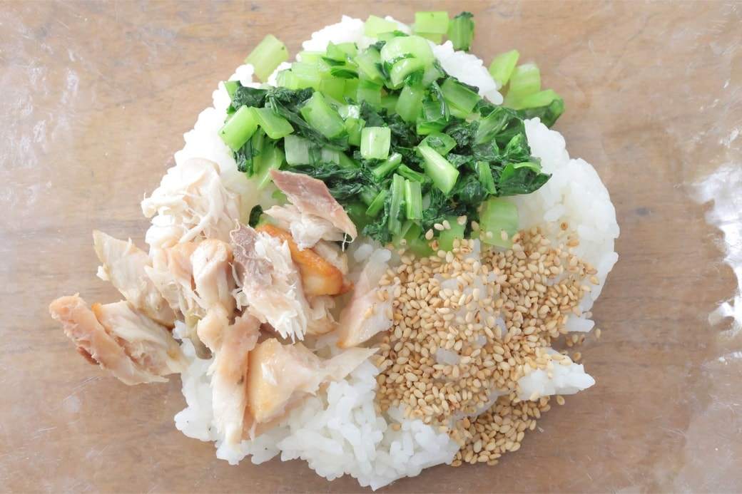 「さばと小松菜のおにぎり」