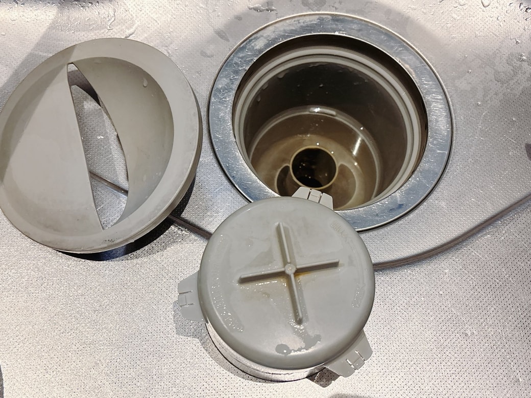 排水口の部品を外す