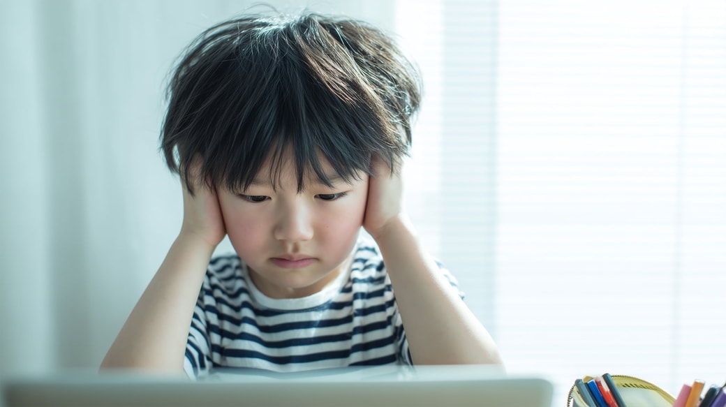 悩む子ども