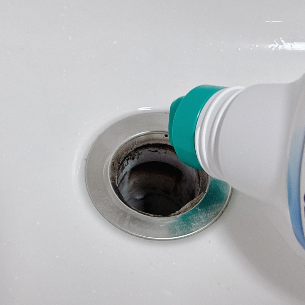 排水口にパイプハイターをかけて15～30分放置する