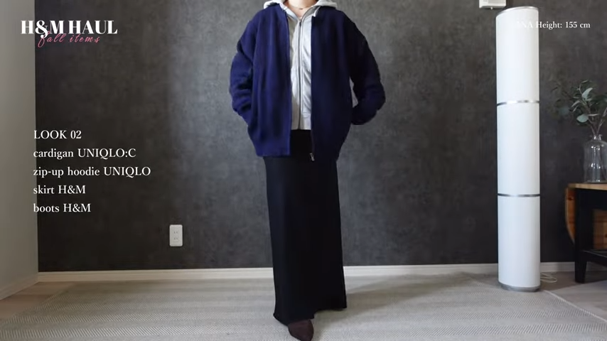 ブラックスカートとショートブーツのコーデ