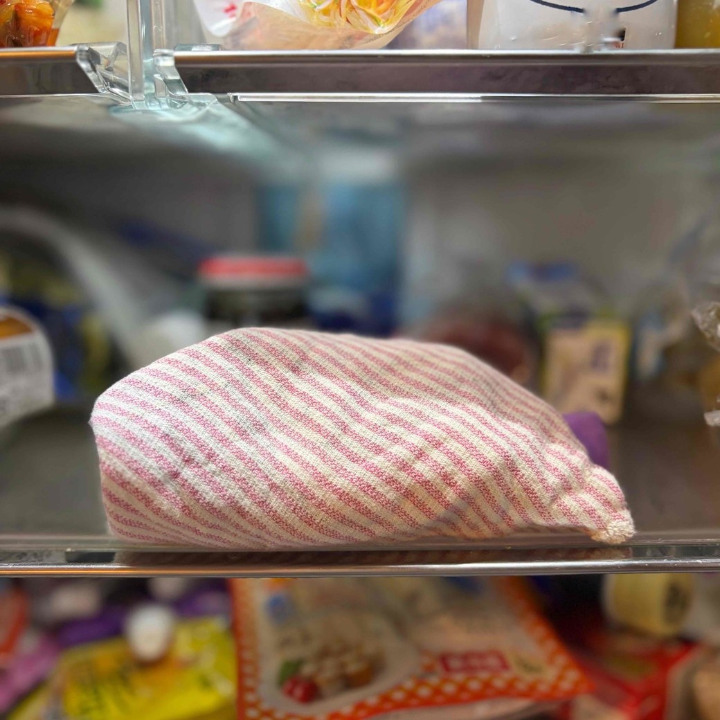 タオルで包んだおにぎりを冷蔵庫に入れたところ