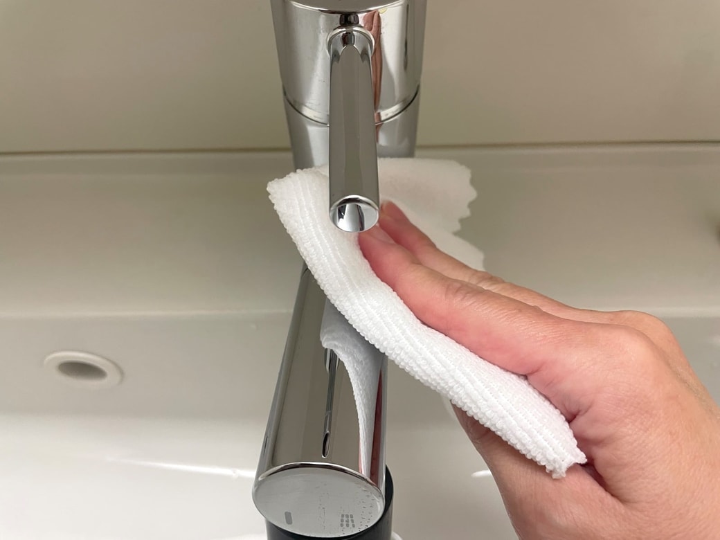 乾拭きで仕上げる