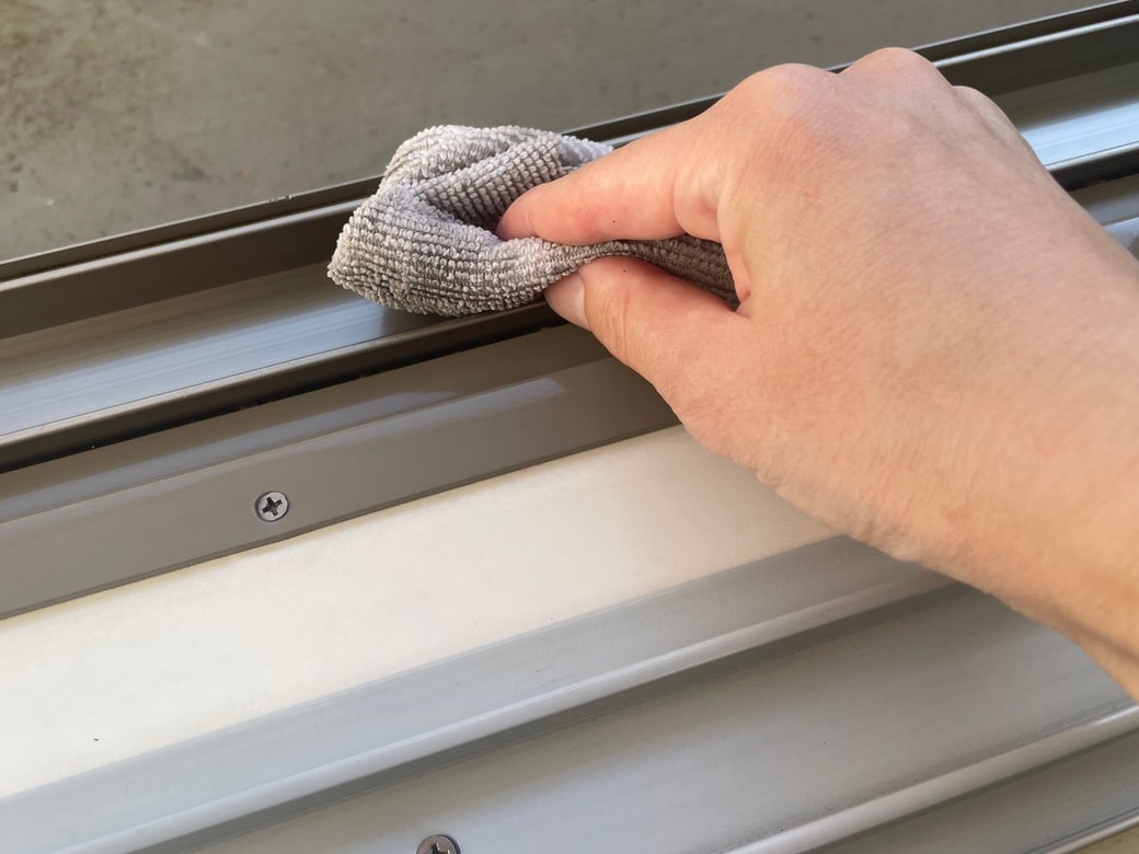 レールを拭いて完了