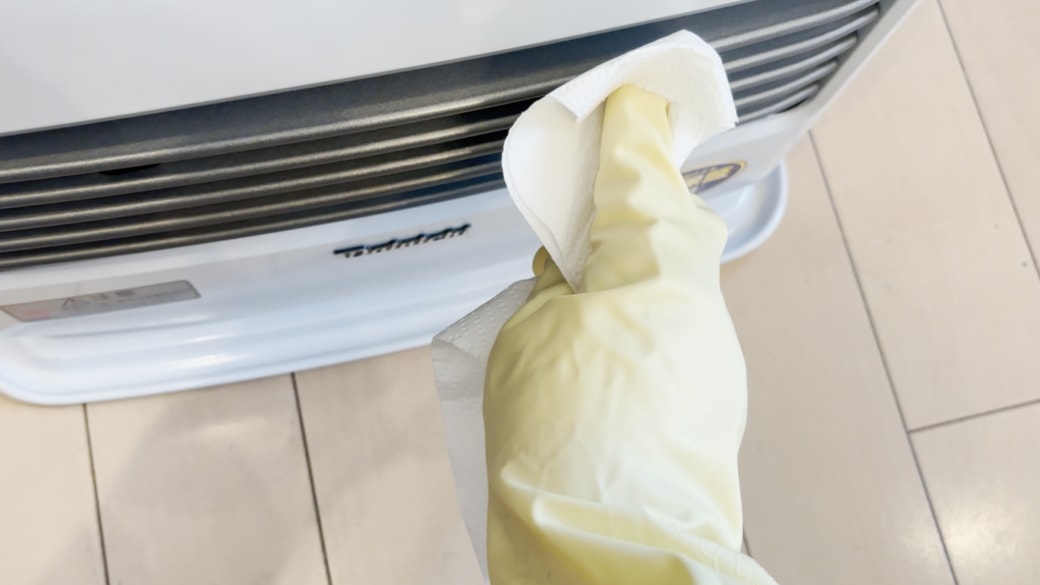 仕上げに乾拭きをする