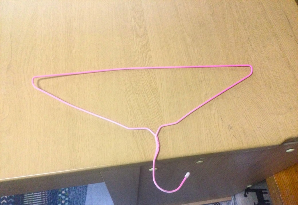 ハンガーを棚の上に置く