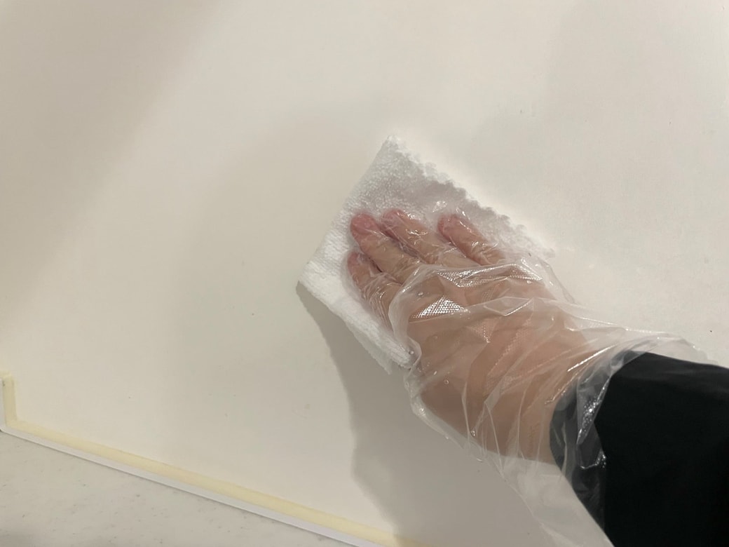 クロスで拭いて仕上げる