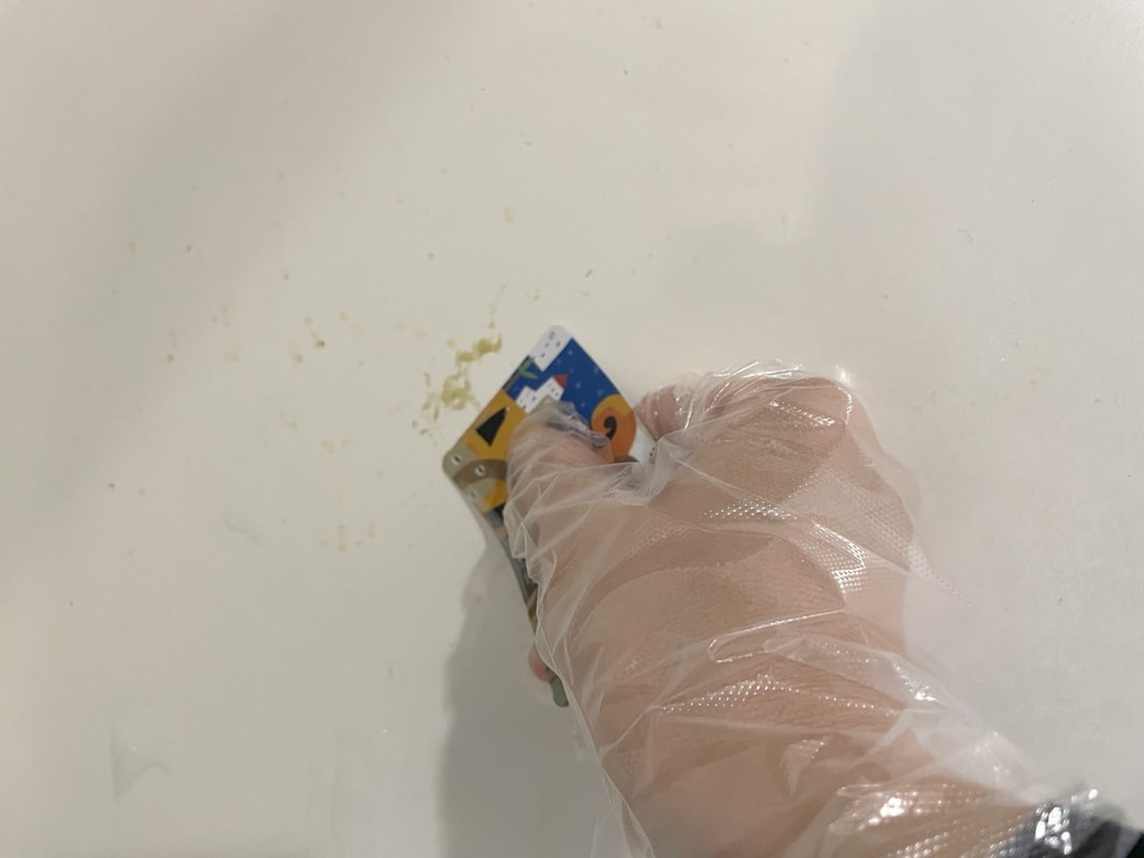 不要になったポイントカードでこそげ取る