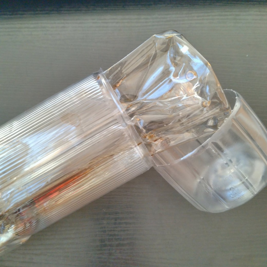 しょうゆの密閉ボトル