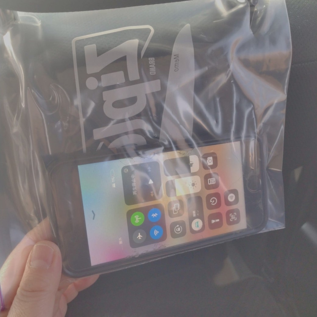 ジップロックにいれたスマホ