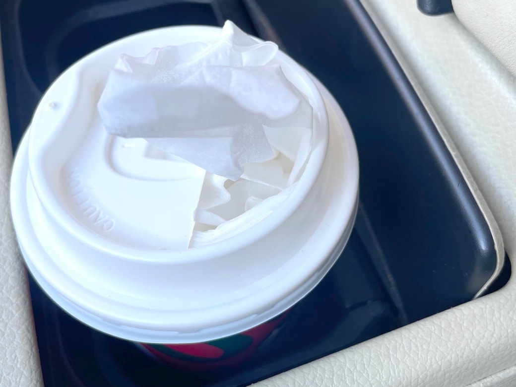 車のドリンクホルダーに入れて使う