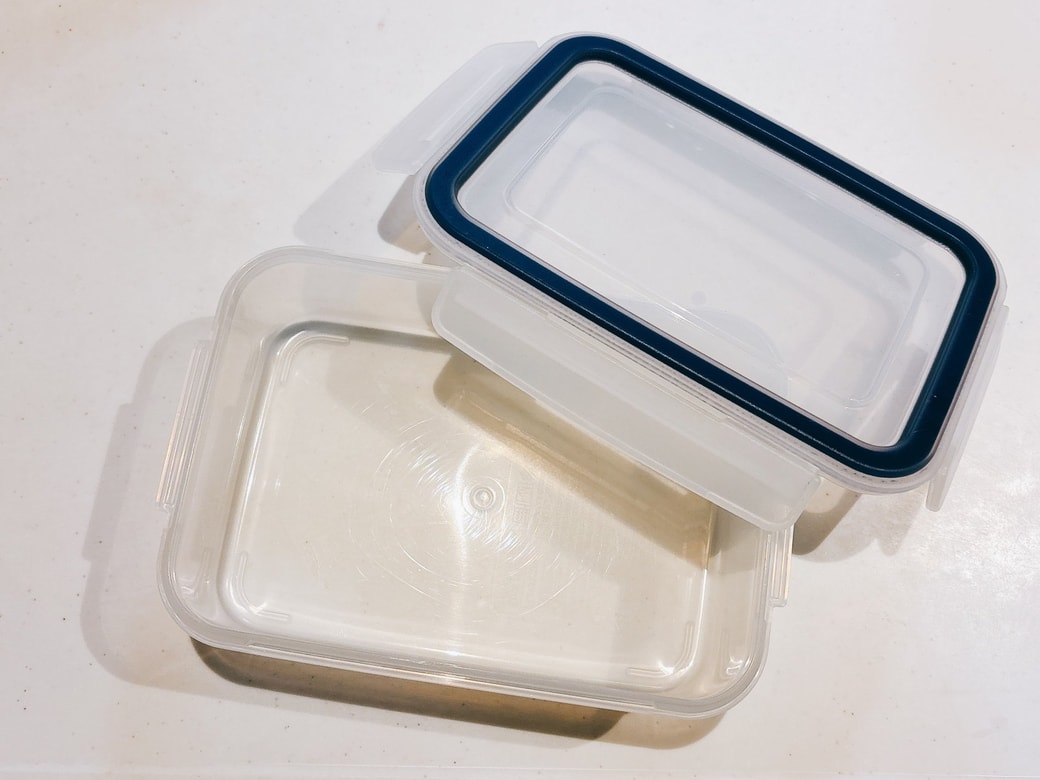 ケーキの冷凍の使うプラスチック製の保存容器