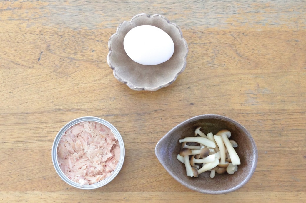 「ツナとたまごとしめじのおにぎり」