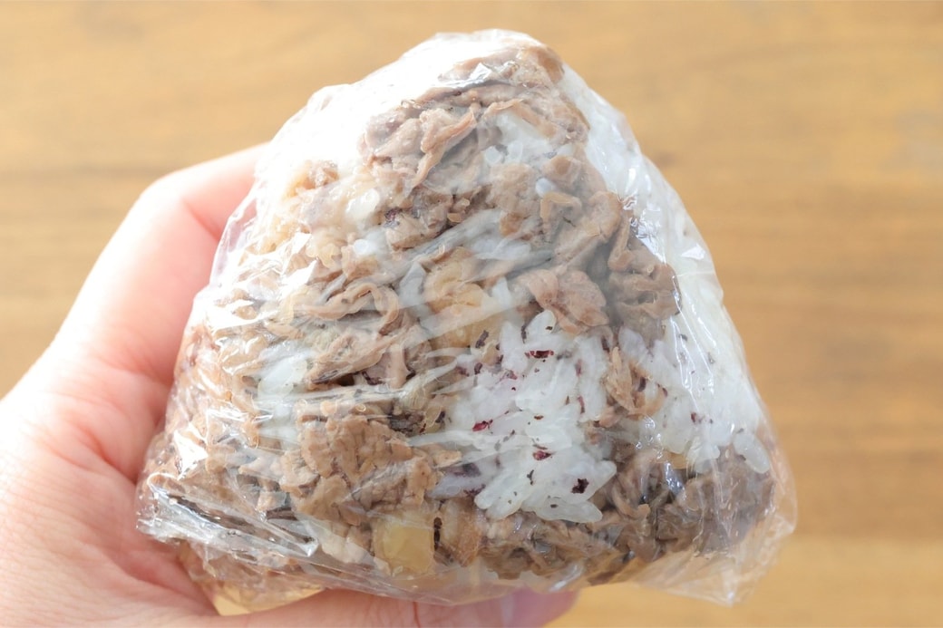 「ゆかりと牛肉のおにぎり」