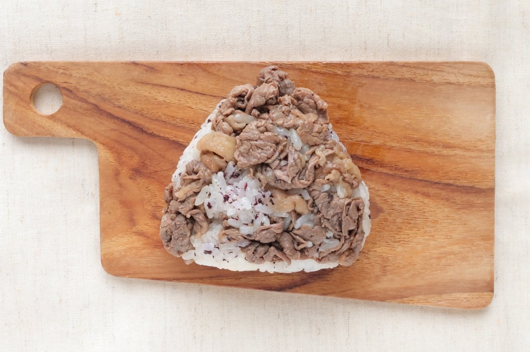 「ゆかりと牛肉のおにぎり」