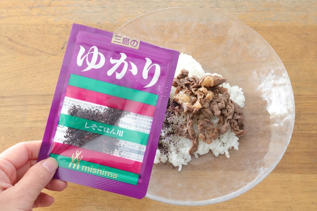 「ゆかりと牛肉のおにぎり」