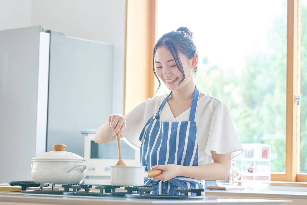 料理する人