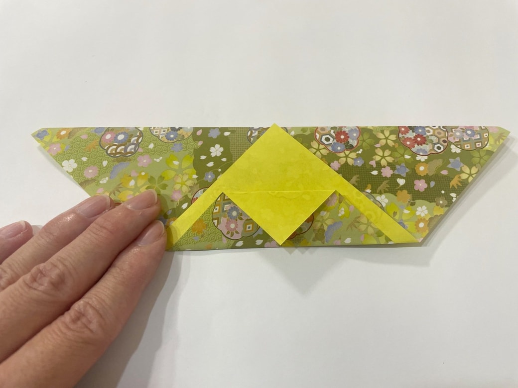 手前の1枚を折る