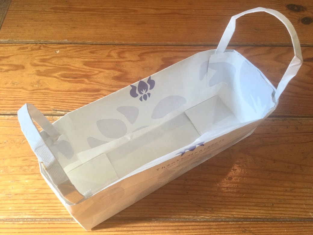 紙袋で収納ケースを作る