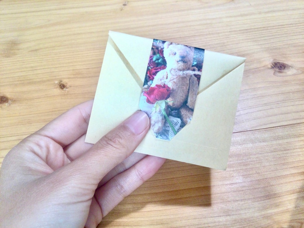 切って折るだけでお手紙風のラッピングに