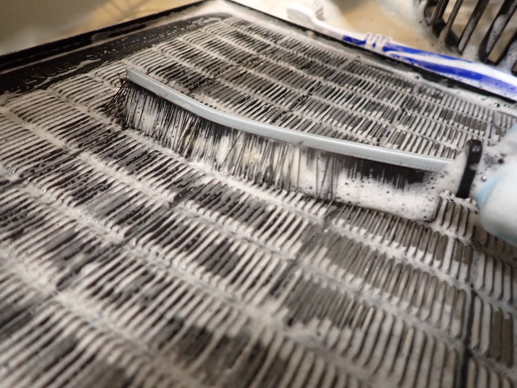 食器用洗剤で擦る