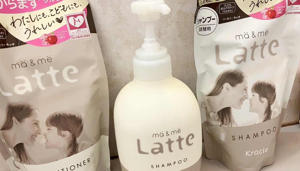 シャンプーと詰め替えパウチ