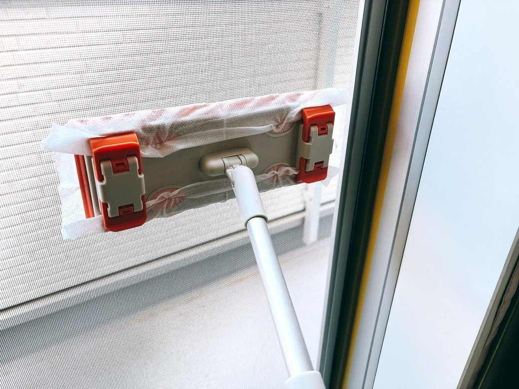 冬の網戸掃除はフロアワイパーを使うのがおすすめ