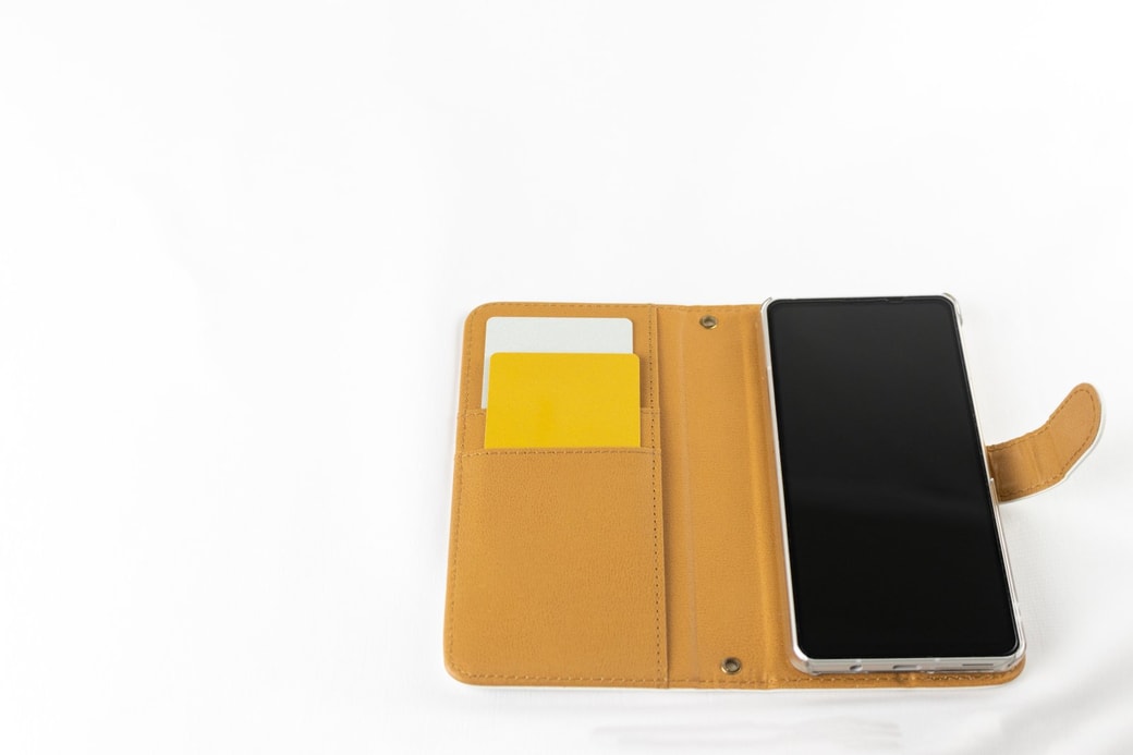 NG①スマホケースに入れっぱなしにする