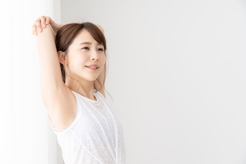 ストレッチする女性