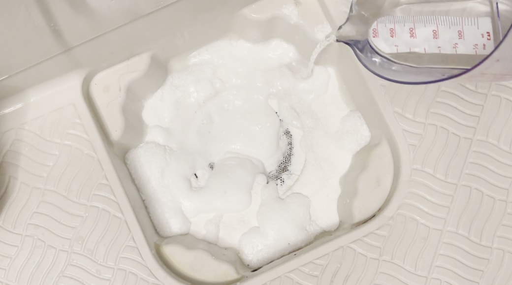 ぬるま湯をかけて発泡させる