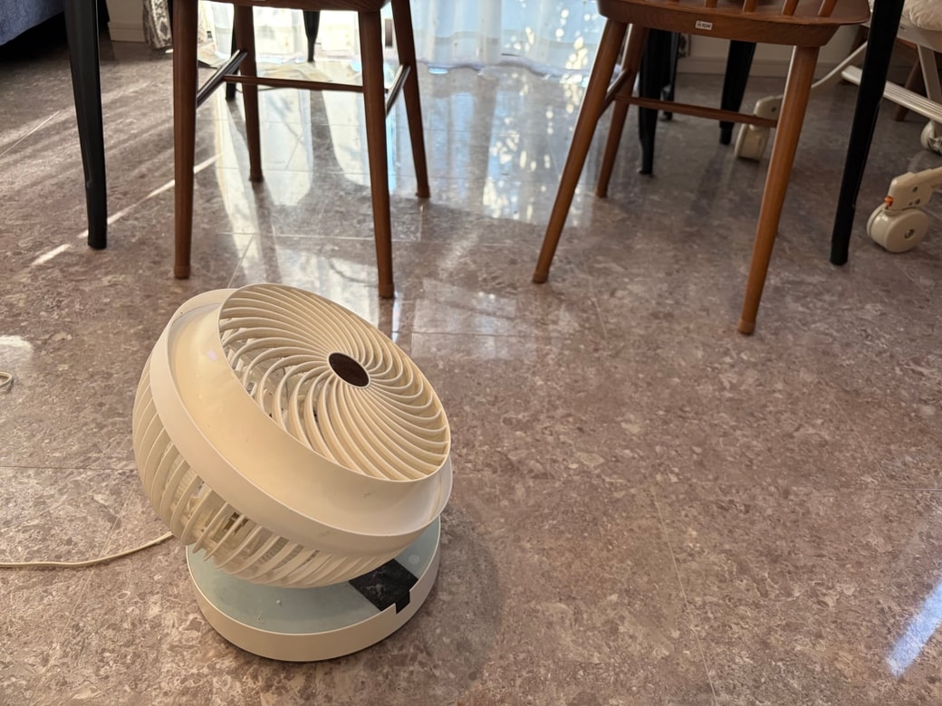 サーキュレーターが斜め上を向いているところ