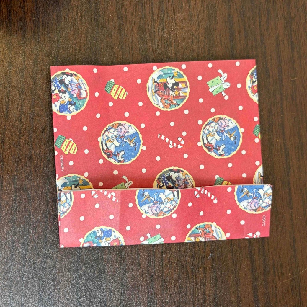 下から3分の1くらいを折ったところ