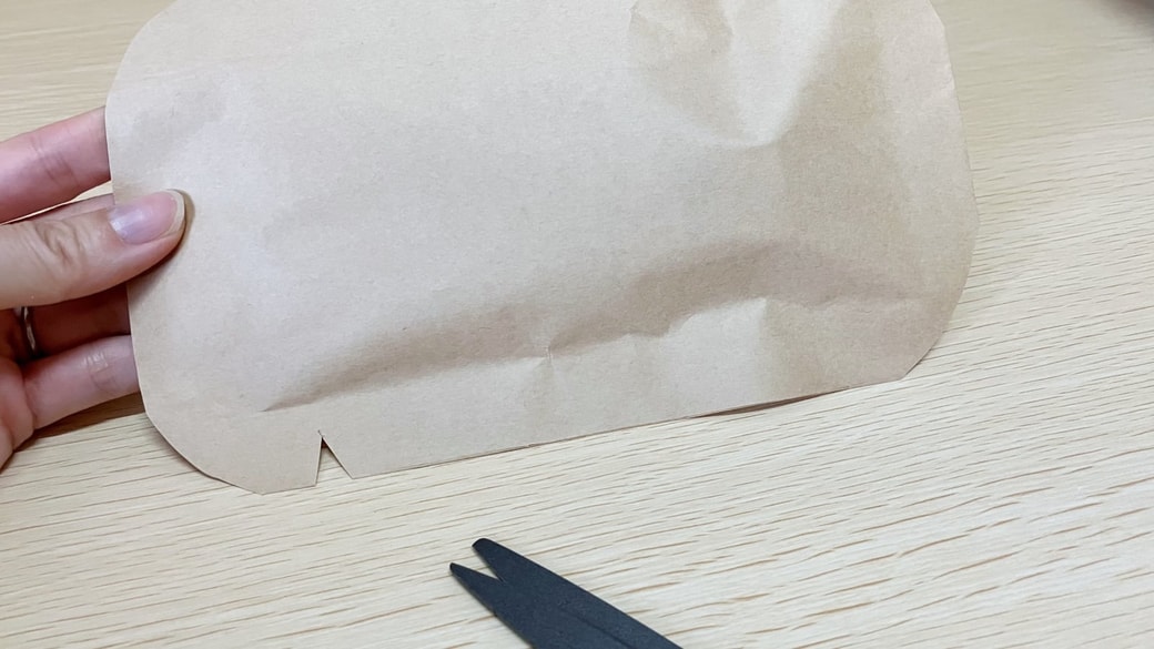 サイドに切り込みをいれた茶封筒