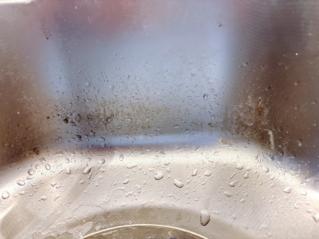 キッチンシンクのカビ汚れ