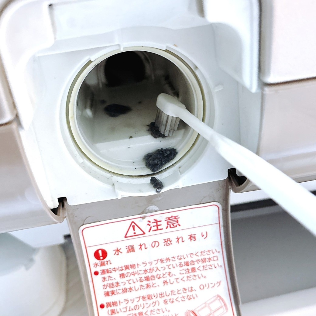 異物トラップの差込口をお手入れする