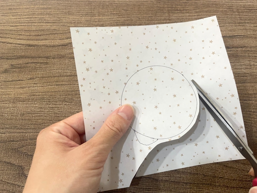 円の数ミリ外側を切る