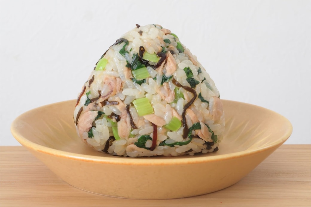 「小松菜とツナのこんぶおにぎり」