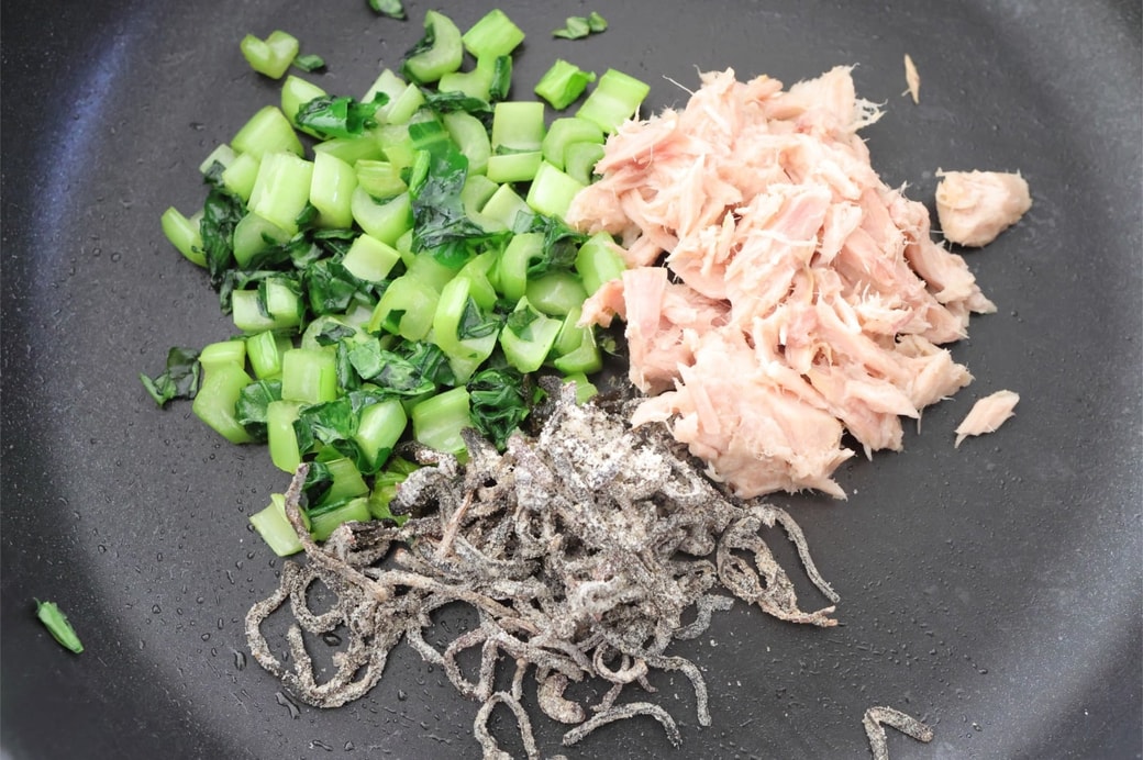 「小松菜とツナのこんぶおにぎり」