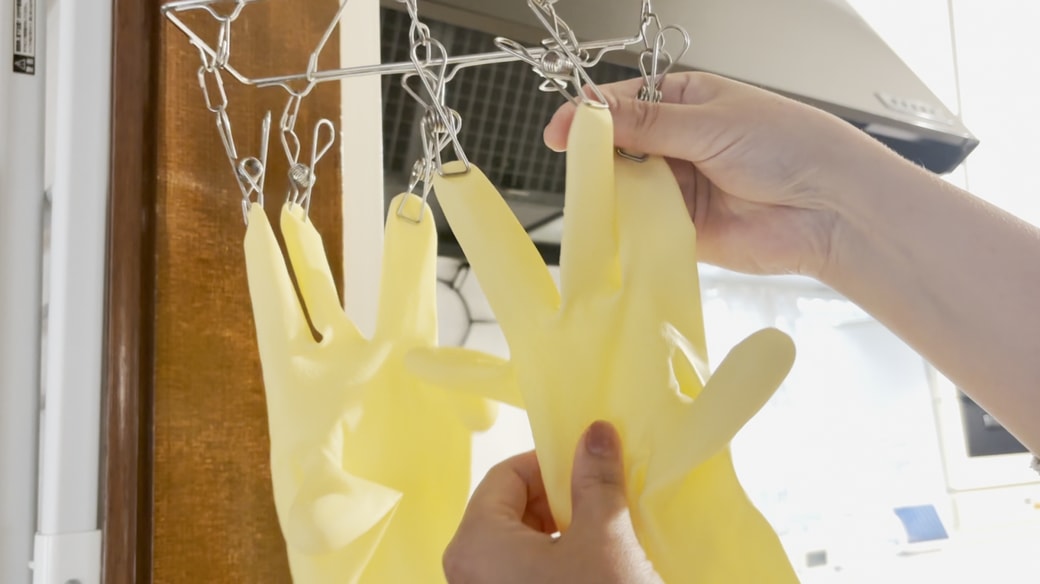 指先を上にして乾かす